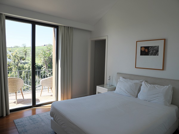 Schlafzimmer mit Balkon