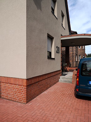 Parkplatz vor der Tür