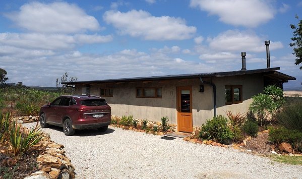 Parkplatz und Eingang